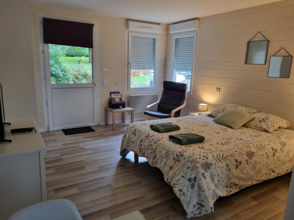 Les Chalets De Saumur, Piscine & Parc Boise, 100M Du Cadrenoir Exteriör bild